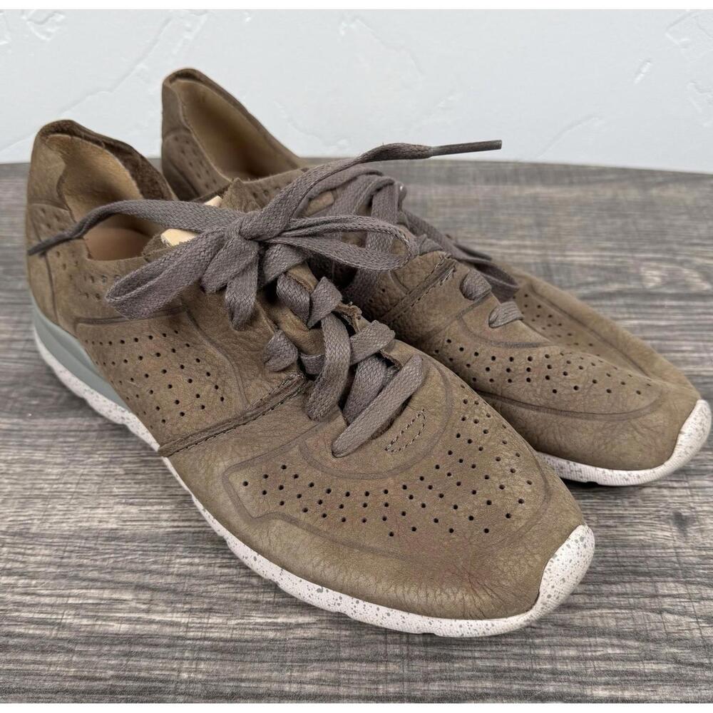 UGG Treadlite Leather Sneakers Brown Perforated Lace Up Women’s Size 8